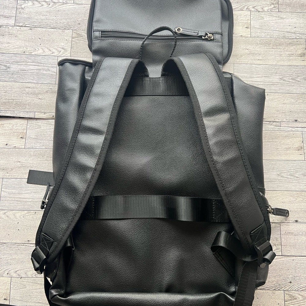 Backpack - Picture 4 of 7